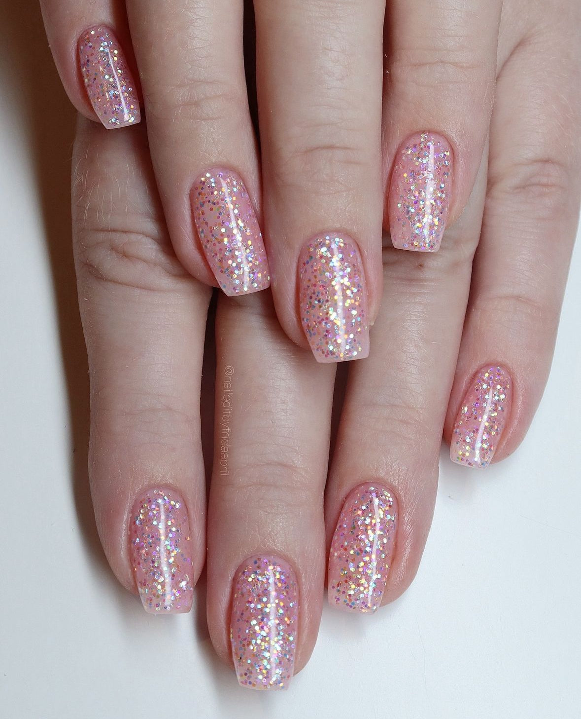 Glittery Wrap-Around Nails for 2025